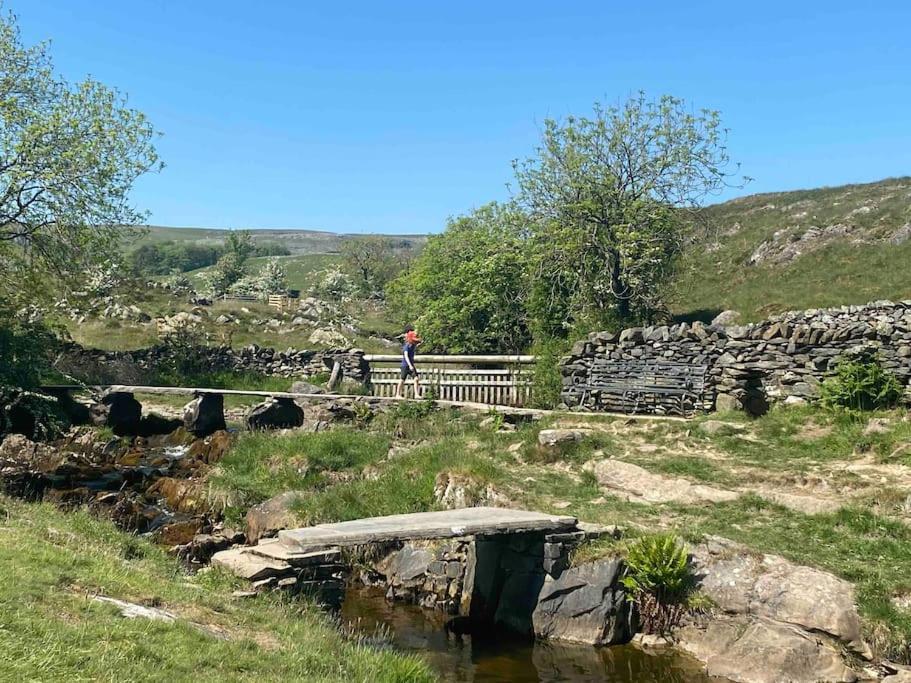 Charming Dog-Friendly Yorkshire Dales Cottage, Austwick ภายนอก รูปภาพ