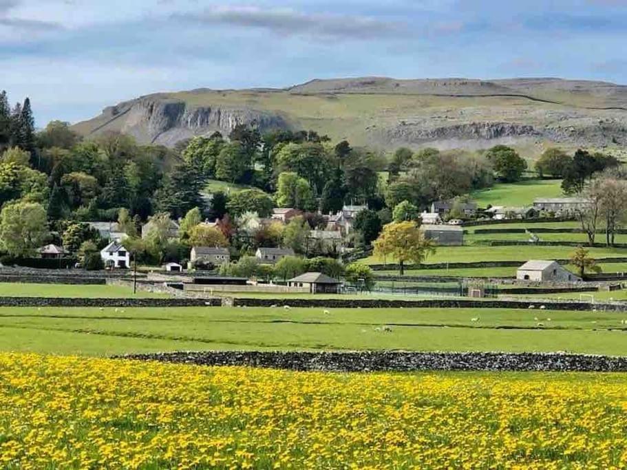 Charming Dog-Friendly Yorkshire Dales Cottage, Austwick ภายนอก รูปภาพ