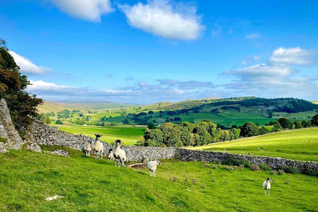 Charming Dog-Friendly Yorkshire Dales Cottage, Austwick ภายนอก รูปภาพ